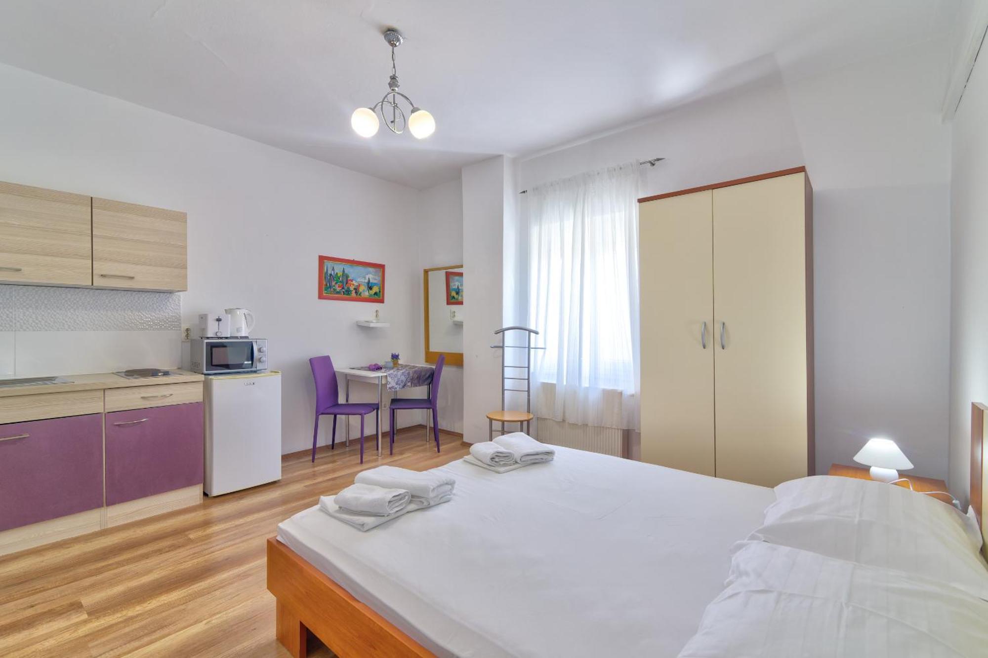 Apartmani Ana 塞尼 外观 照片