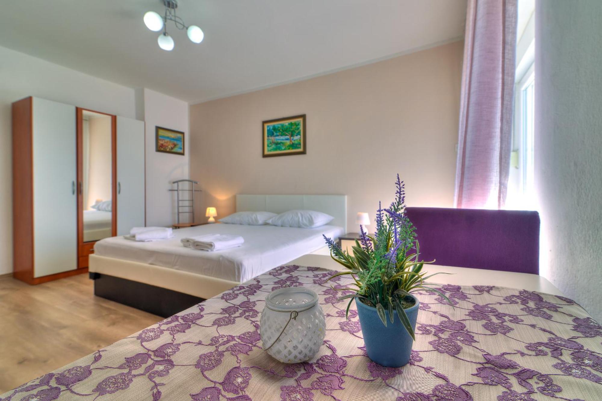 Apartmani Ana 塞尼 外观 照片