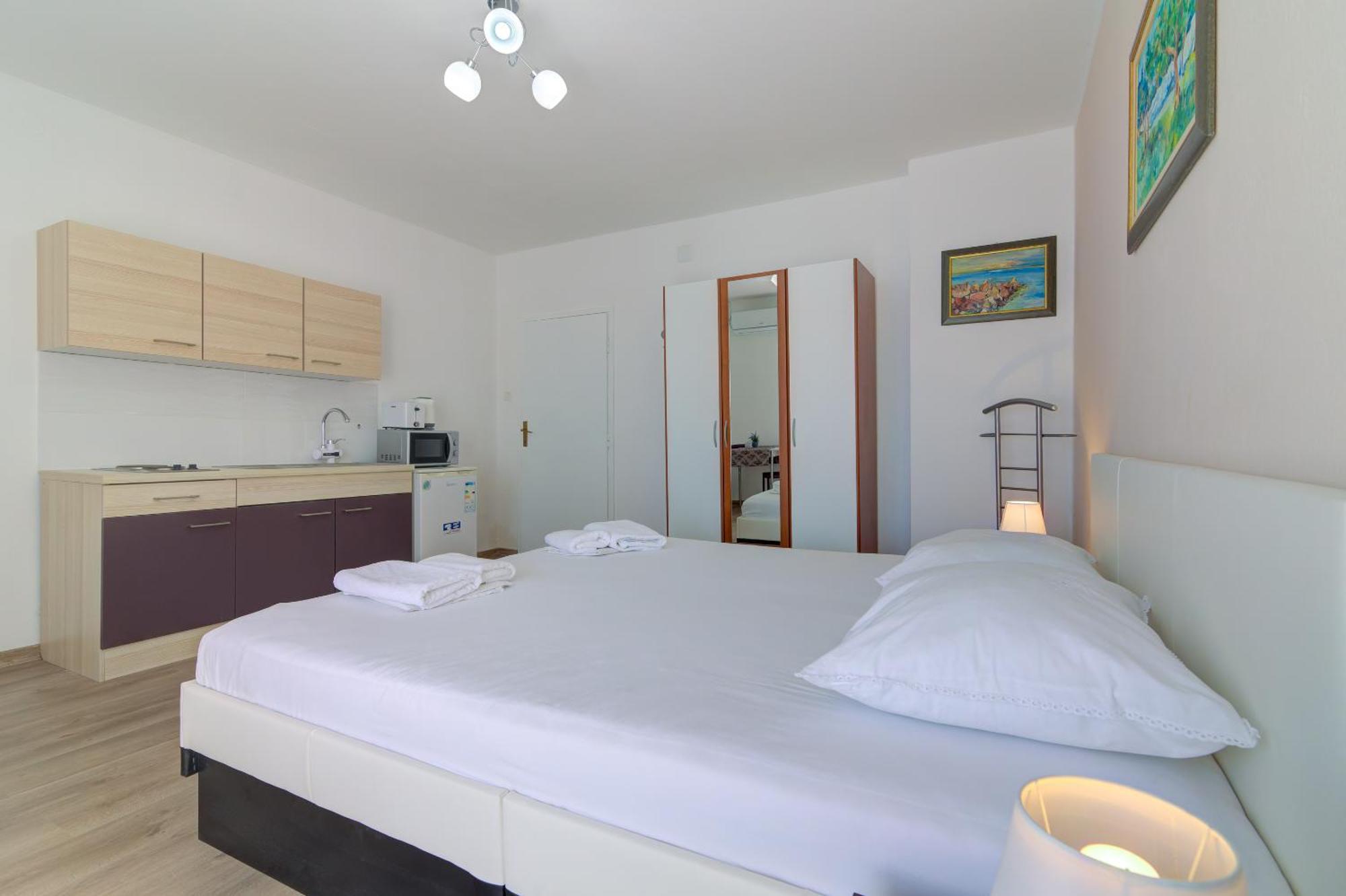 Apartmani Ana 塞尼 客房 照片