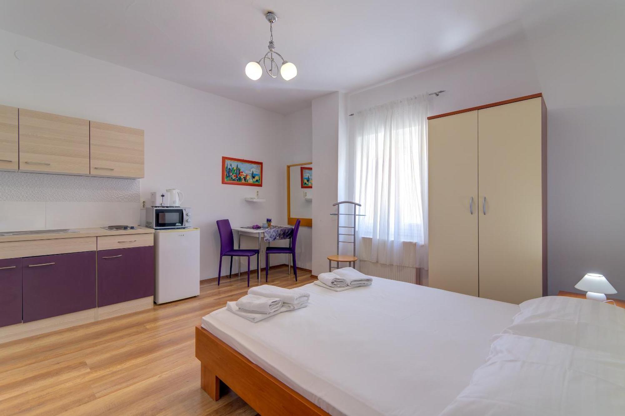 Apartmani Ana 塞尼 客房 照片