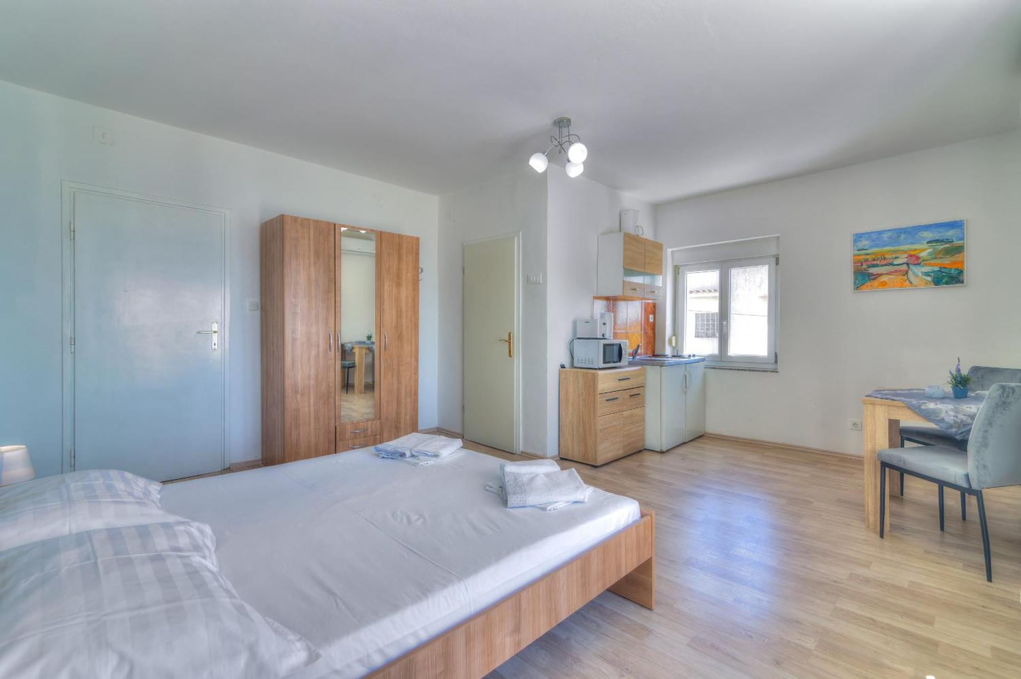 Apartmani Ana 塞尼 客房 照片