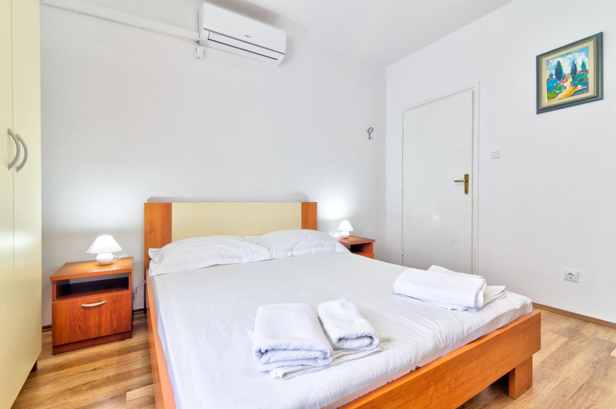 Apartmani Ana 塞尼 客房 照片